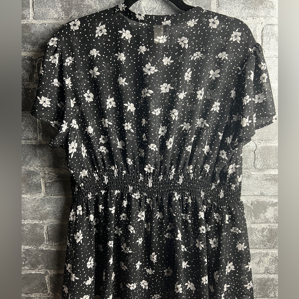 Torrid Womanβs Floral Blouse Sheer Button Down Cinched Waist 1x - Picture 4 of 5